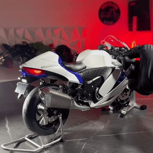 1:6 GSX-1300R (Fumaça Branca) - Novo Modelo